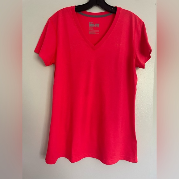Nike Dri-Fit T-Shirt NWOT - Picture 1 of 4